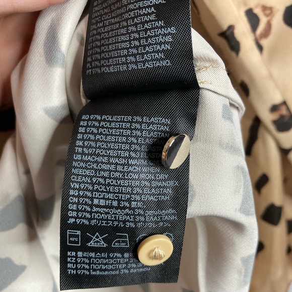 Was💲20! EUC H&M animal print long sleeve multicolored button-down blouse - Picture 12 of 16